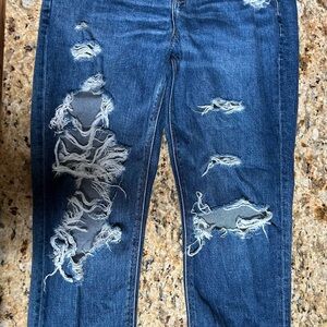 American Eagle distressed mom jeans size 8